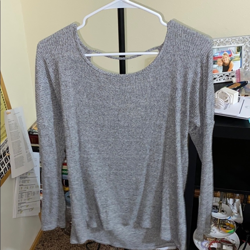 HIP sweater with hole in back